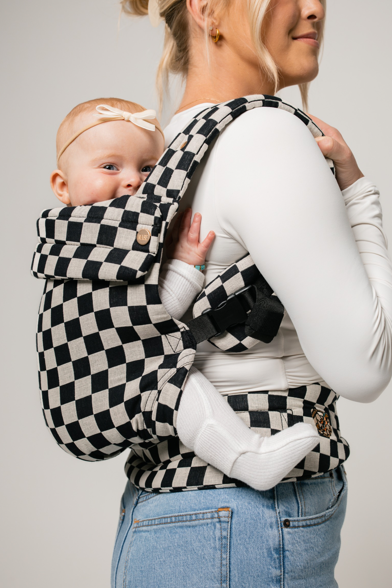 the monarch baby carrier - ebony check