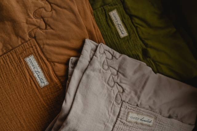 the cozy: organic cotton blanket