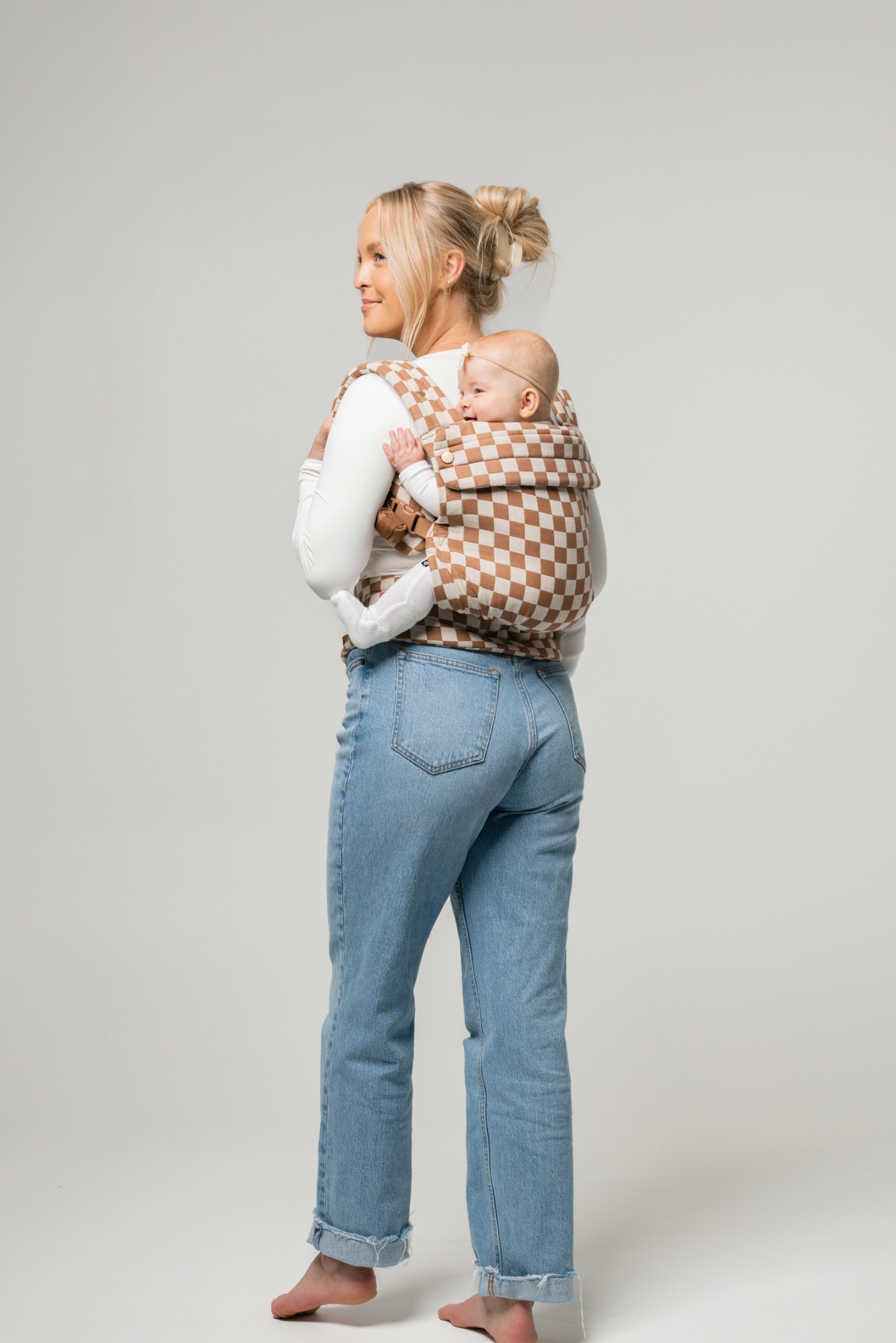 the monarch baby carrier - mocha check