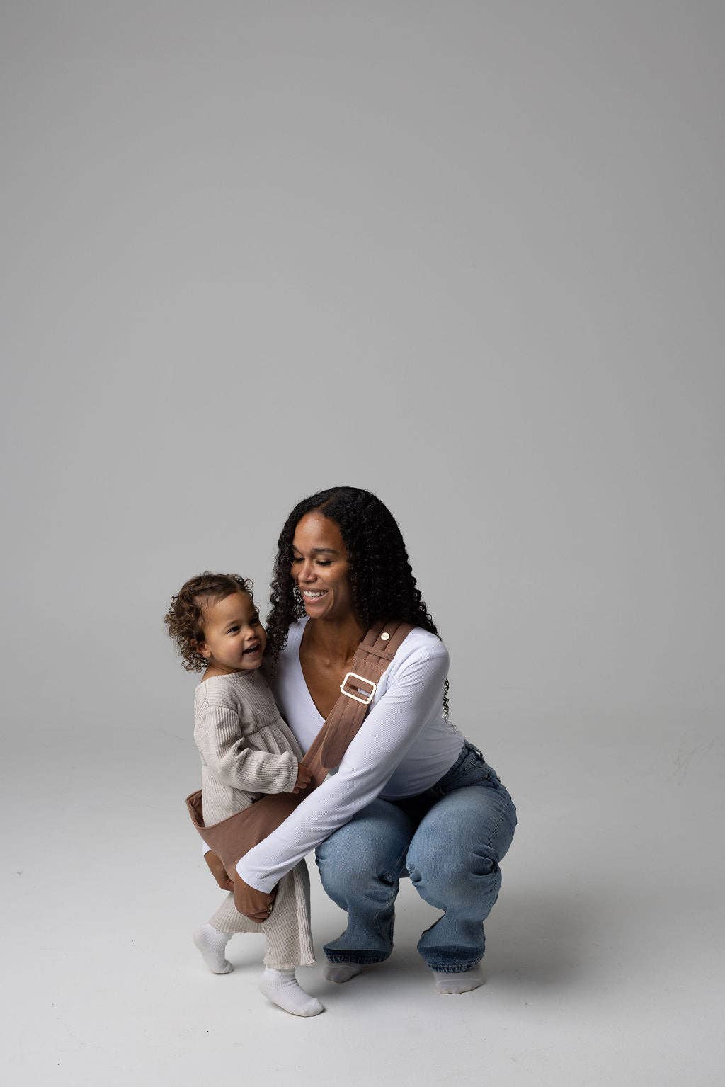 the monarch toddler sling - mocha