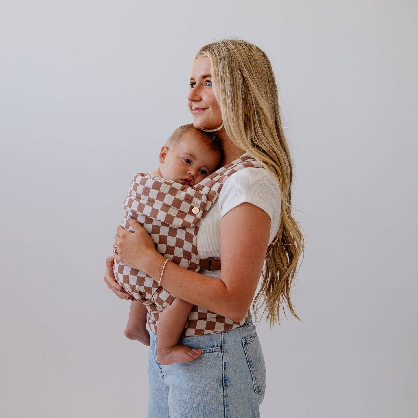 the monarch baby carrier - mocha check