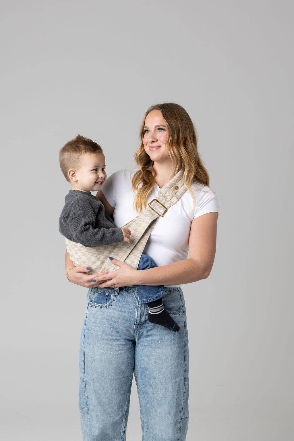 the monarch toddler sling - houndstooth