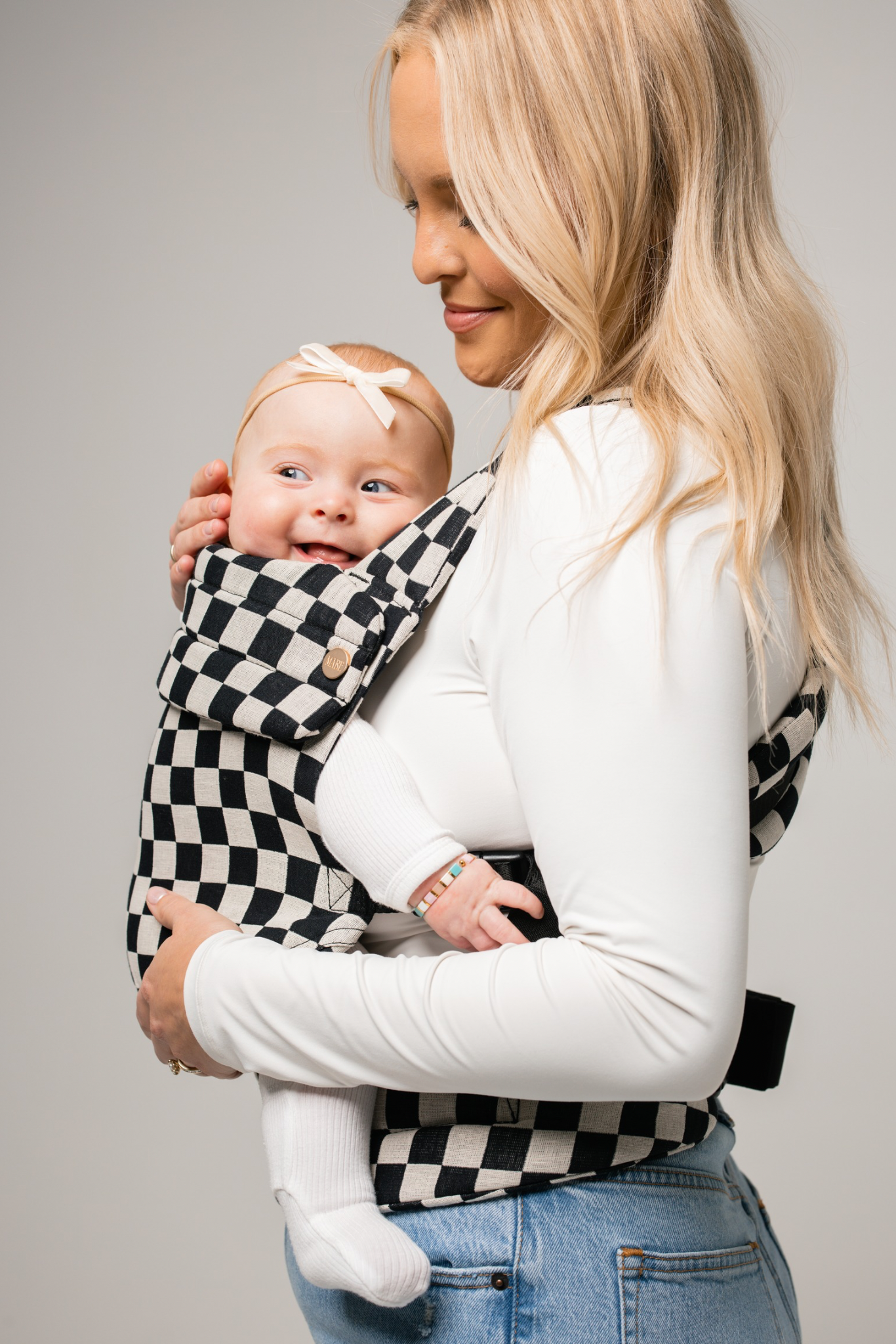 the monarch baby carrier - ebony check